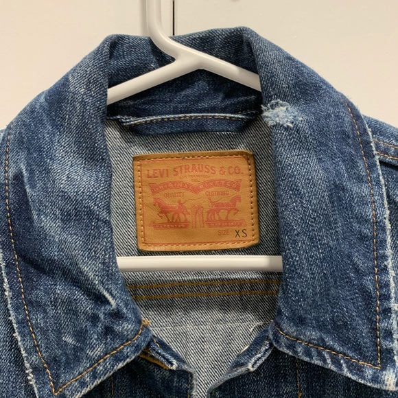 Levi’s Jean Jacket - Picture 10 of 10